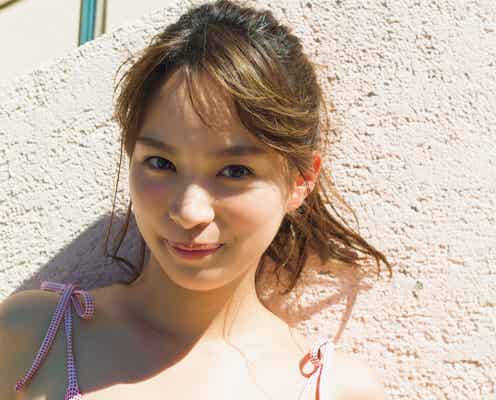 関水渚、水着姿で美ボディ魅せ