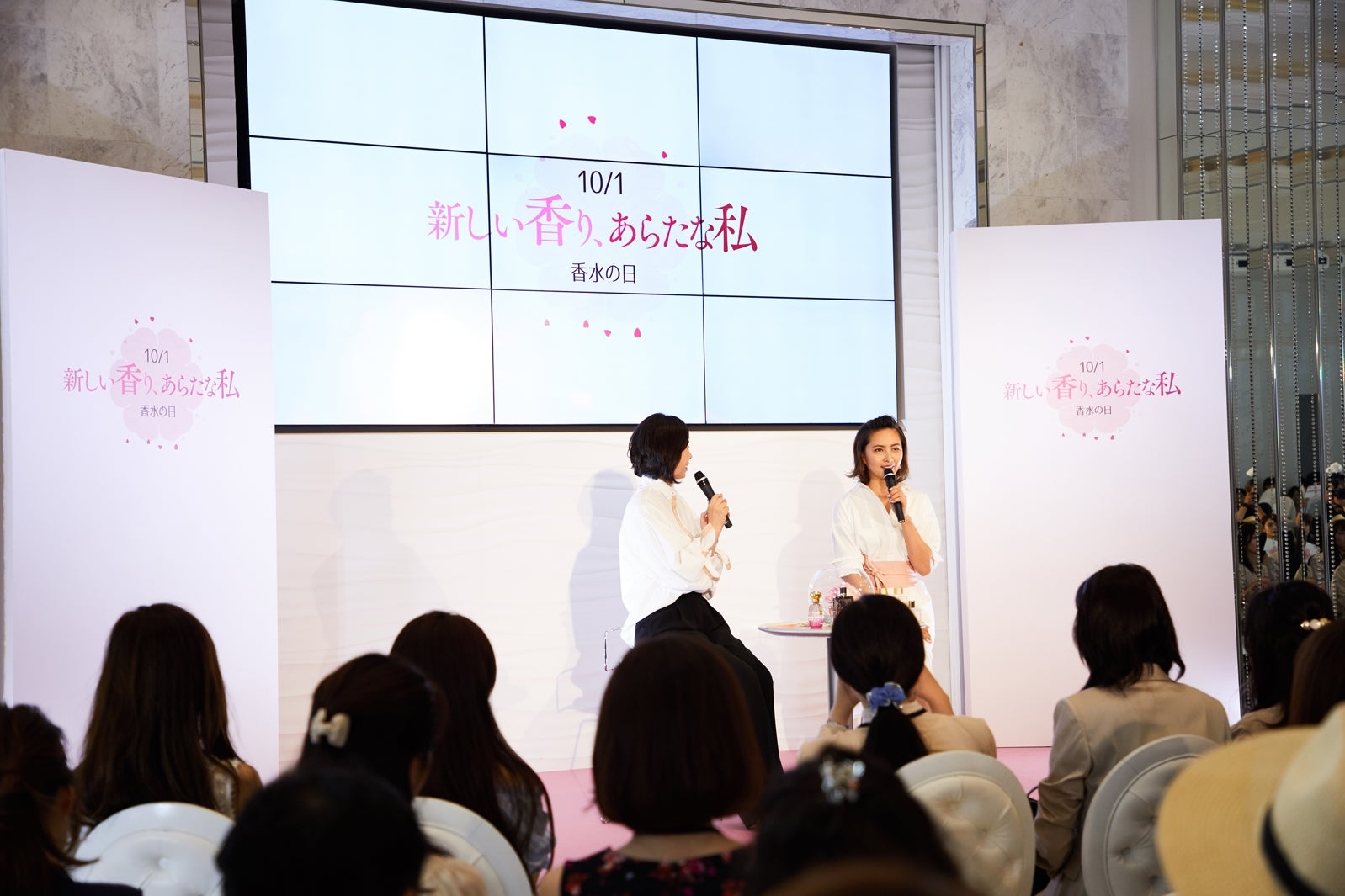 プレス発表会でのトークショーにて／加藤夏希