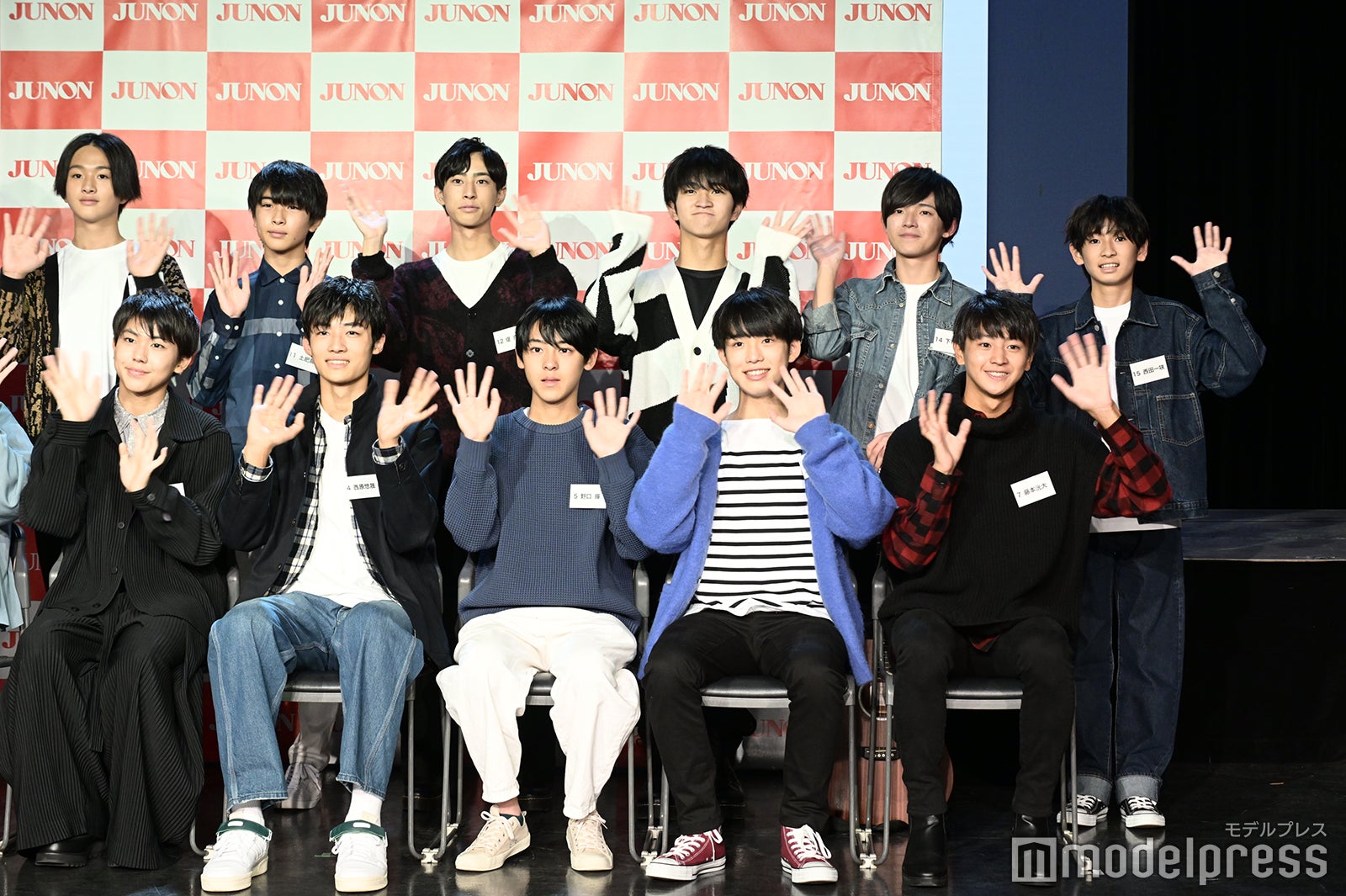 （後列左から）和田桜我、土肥晨光、堤亮人、中西瞬祐、下村未空、西田一咲（前列左から）高野渉聖、西原悠晟、野口輝、福間悠生、藤本洸大（C）モデルプレス