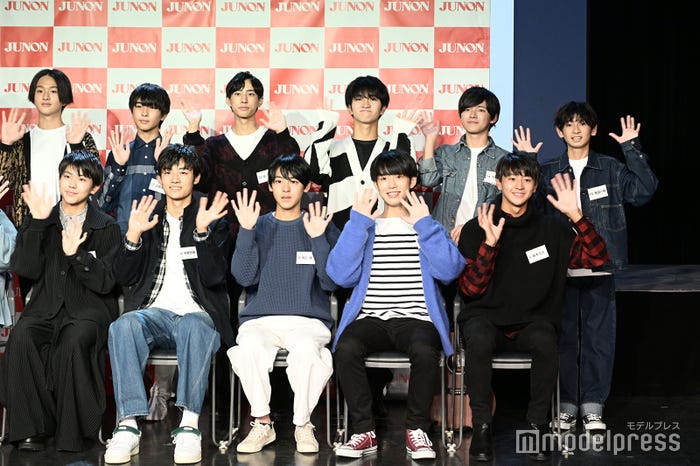 (後列左から)和田桜我、土肥晨光、堤亮人、中西瞬祐、下村未空、西田一咲(前列左から)高野渉聖、西原悠晟、野口輝、福間悠生、藤本洸大(C)モデルプレス