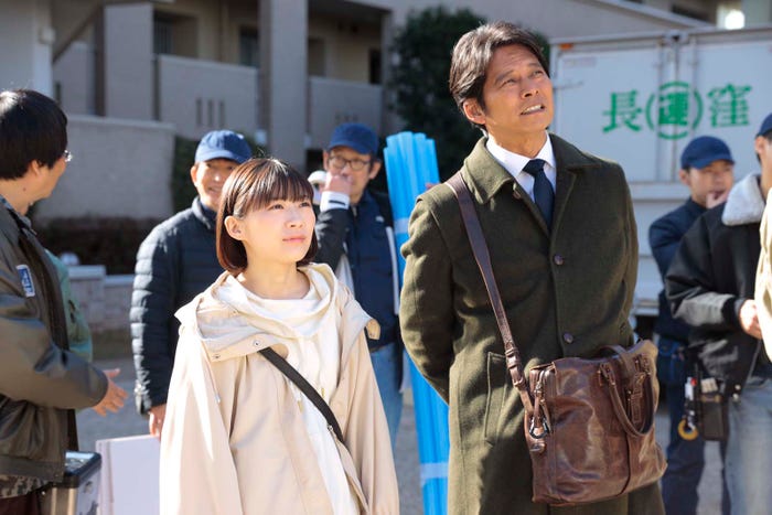 伊藤沙莉、織田裕二「シッコウ!!~犬と私と執行官~」第6話より(C)テレビ朝日