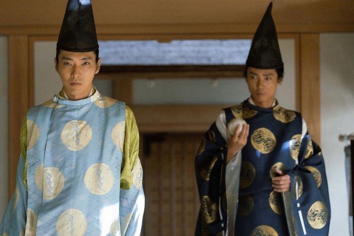 柄本佑、毎熊克哉「光る君へ」第8話より(C)NHK