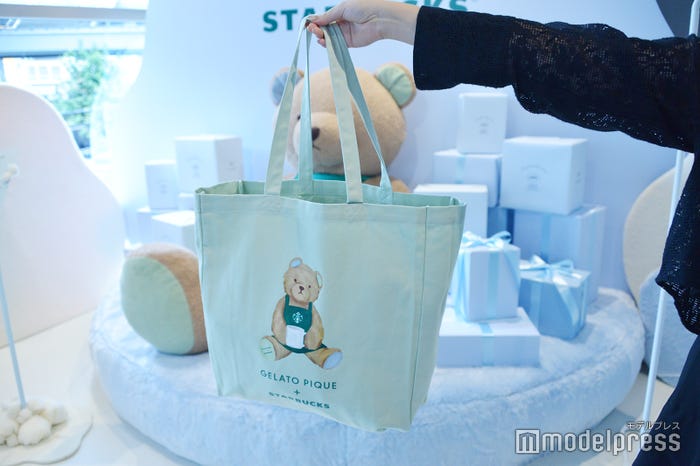 『gelato pique ベアプリントマチ付トートバッグ ミントグリーン』¥4,900(C)モデルプレス