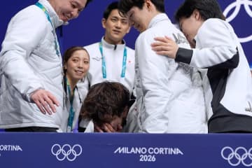 完ぺき演技も無念の銀 涙、涙のフィギュア日本チームに列島ももらい泣き 鍵山、坂本も涙しながら励ます姿「なんていいチーム」「涙が止まらない」