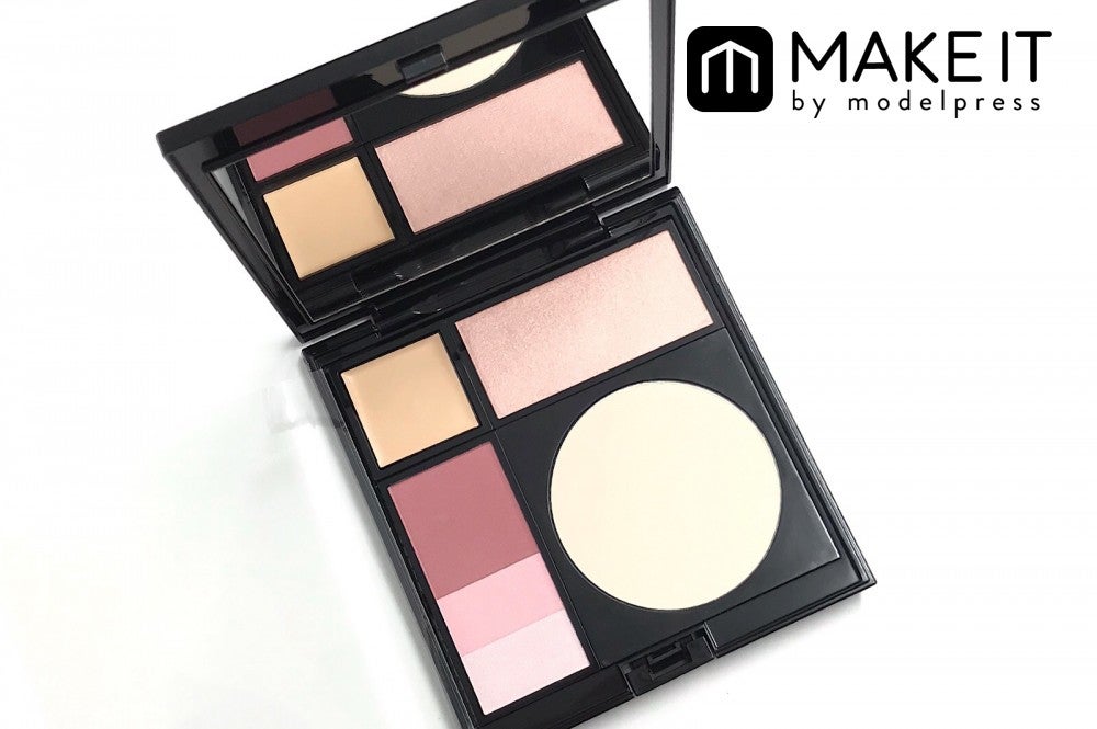 ADDICTION／コンパクト10 リミテッドエディション／ポーセリン アディクション／9,000円（税抜） (C)メイクイット