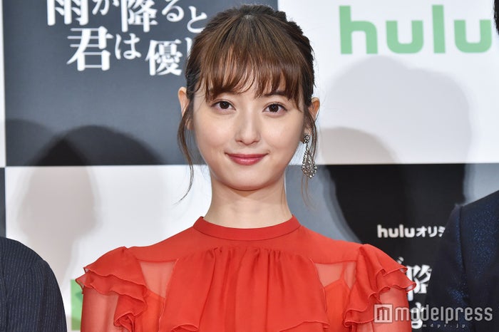 セックス依存症の妻 役 佐々木希 ベッドシーンでの大胆行動を暴露される 雨が降ると君は優しい モデルプレス