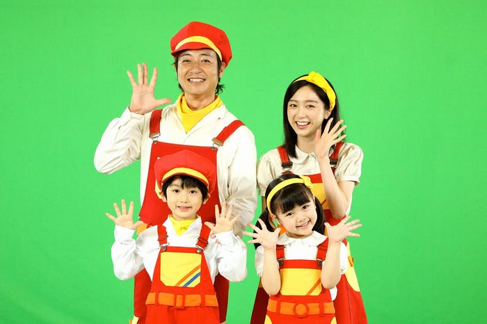 (前列左から)後藤成貴、成瀬みずき、後列左から)つるの剛士、佐久間みなみアナウンサー(C)フジテレビ