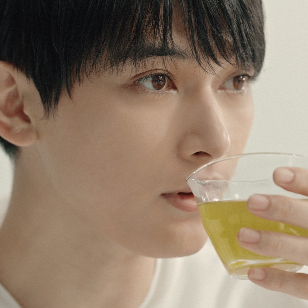 吉沢亮、新「生茶」の感動的なおいしさに笑顔　新CM・WEB限定ムービー解禁