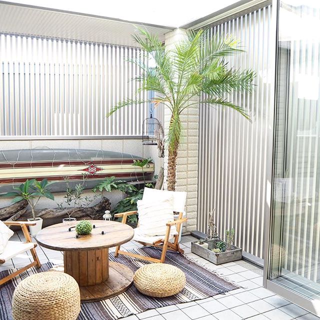 エキゾチックな南国風の庭作り15選 夜はリゾート気分を味わえるおすすめデザイン モデルプレス