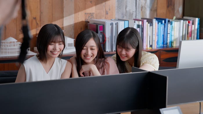 乃木坂46/新TVCM「メイク仕上げの新習慣!」篇メイキング(C)乃木坂46LLC