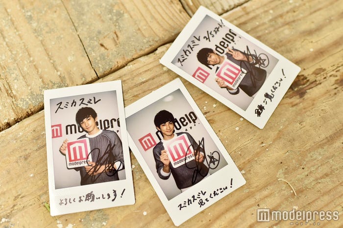 チェキプレゼント(C)モデルプレス