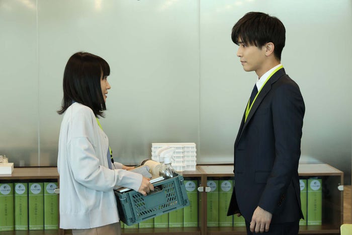 奈緒、岩田剛典「あなたがしてくれなくても」第6話より(C)フジテレビ