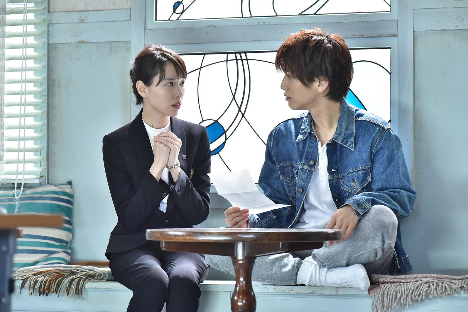 戸田恵梨香、岩田剛典／「崖っぷちホテル！」第6話より（C）日本テレビ