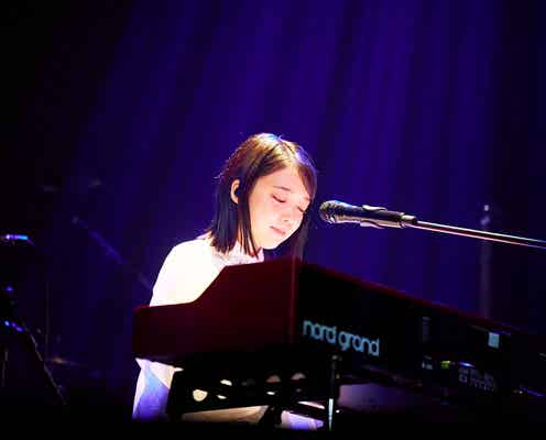 上白石萌音、全国ツアー東京公演にゲスト登場&豪華セッション こだわり演出も多数【“yattokosa“ Tour 2024-25<kibi>】