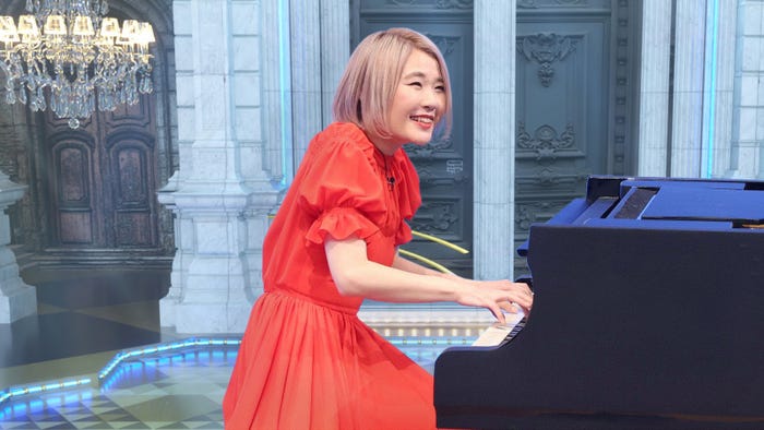 ピアノ対決するハラミちゃん (C)フジテレビ