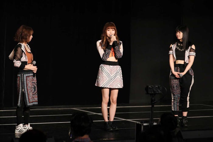 (真ん中)野島樺乃 (C)2021 Zest,Inc