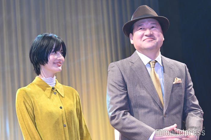 橋本愛、佐藤二朗(C)モデルプレス