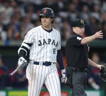 侍ジャパンが勝ち越し成功！鈴木誠也が押し出し四球選ぶ ボール球見極めガッツポーズ→吉田正尚が2点適時打 東京ドームが大歓声に包まれる