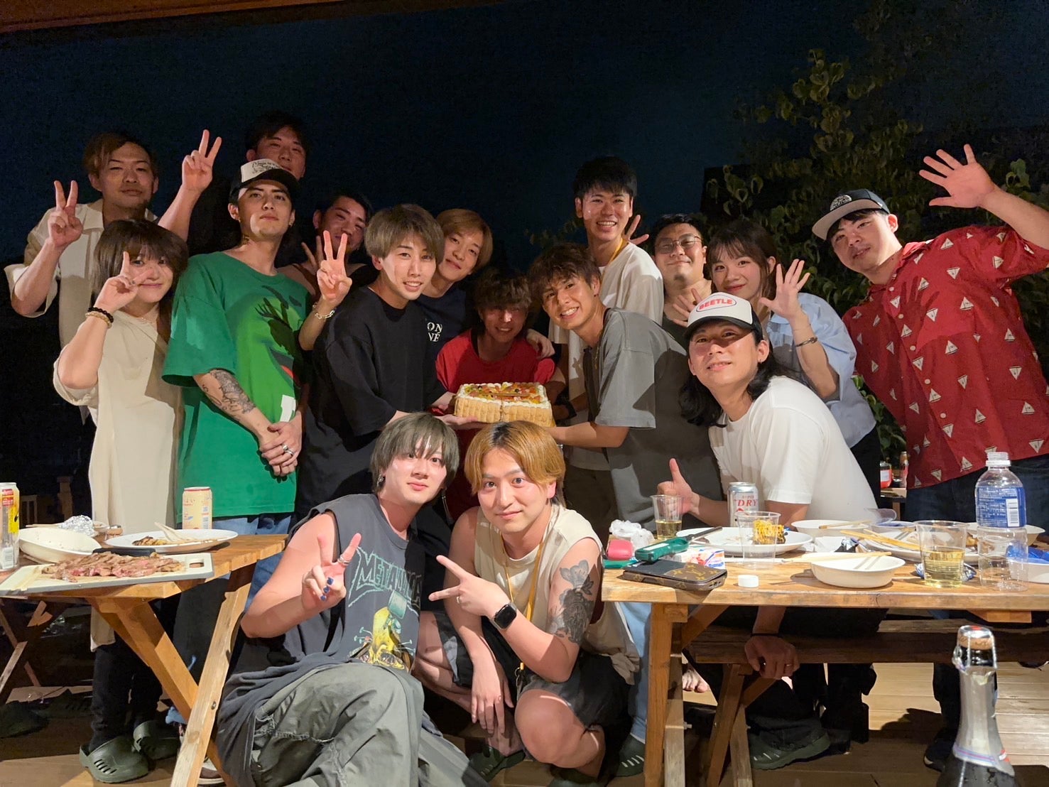 （写真中央）宮田魁氏／提供画像