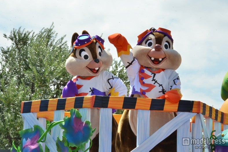 東京ディズニーランド新パレード「ハッピーハロウィーンハーべスト」／「巨大なかぼちゃを創りだすラボラトリー」