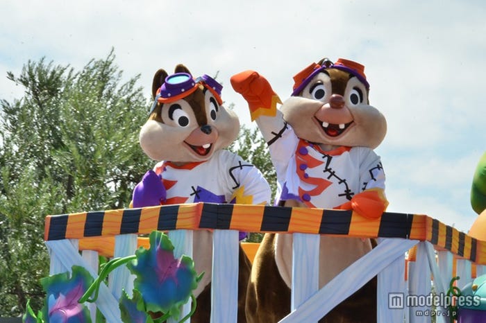 東京ディズニーランド新パレード「ハッピーハロウィーンハーべスト」/「巨大なかぼちゃを創りだすラボラトリー」