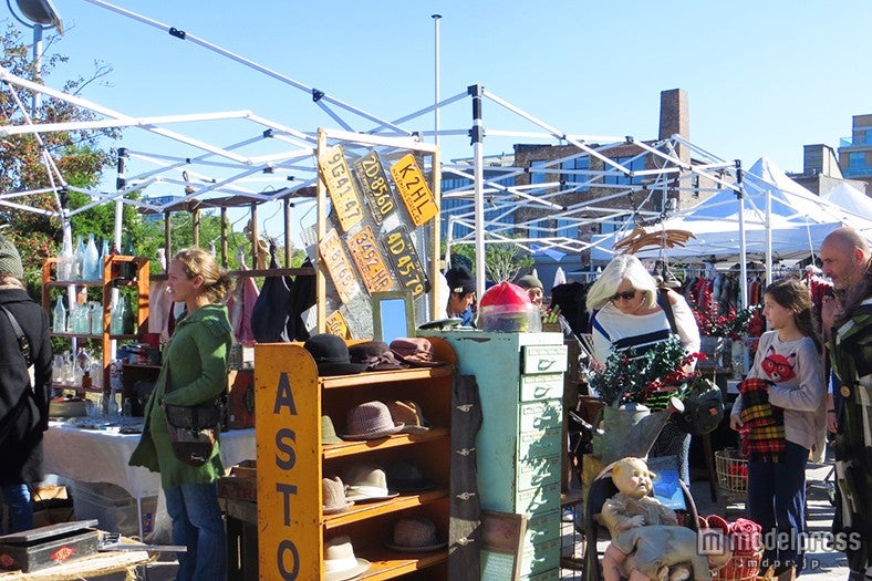 ファッションもグルメも楽しめる街角のマーケット