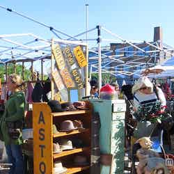 ファッションもグルメも楽しめる街角のマーケット