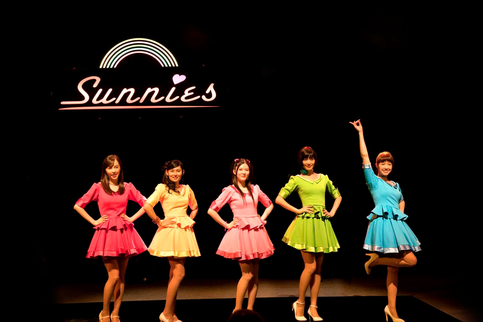 （左から）伊藤ゆみ、佐藤乃莉、末永百合恵、林田岬優、沢尻エリカ／6月23日（土）新宿ピカデリーほか全国公開（C）2018『猫は抱くもの』製作委員会