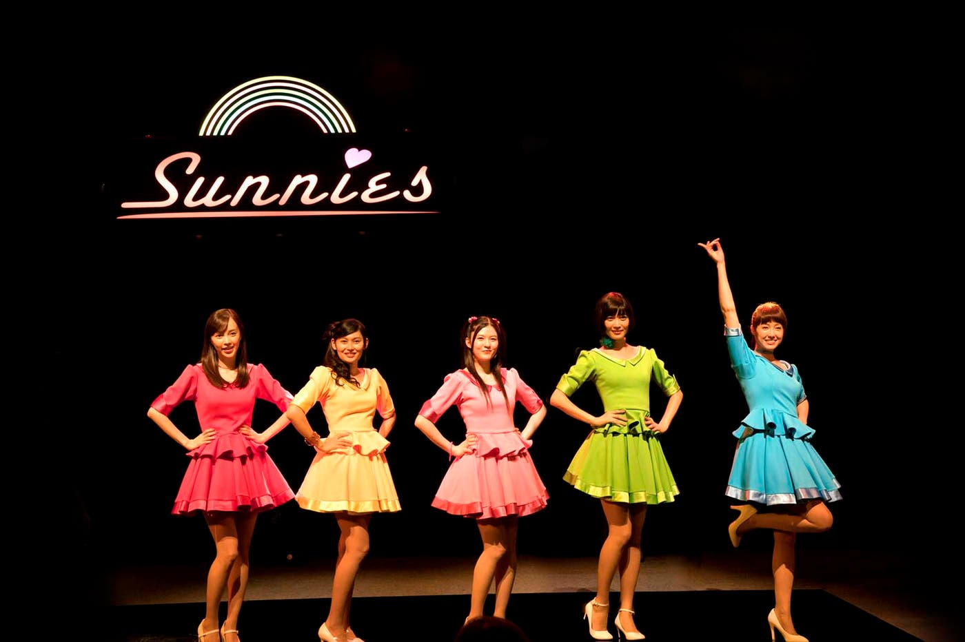 (左から)伊藤ゆみ、佐藤乃莉、末永百合恵、林田岬優、沢尻エリカ/6月23日(土)新宿ピカデリーほか全国公開(C)2018『猫は抱くもの』製作委員会