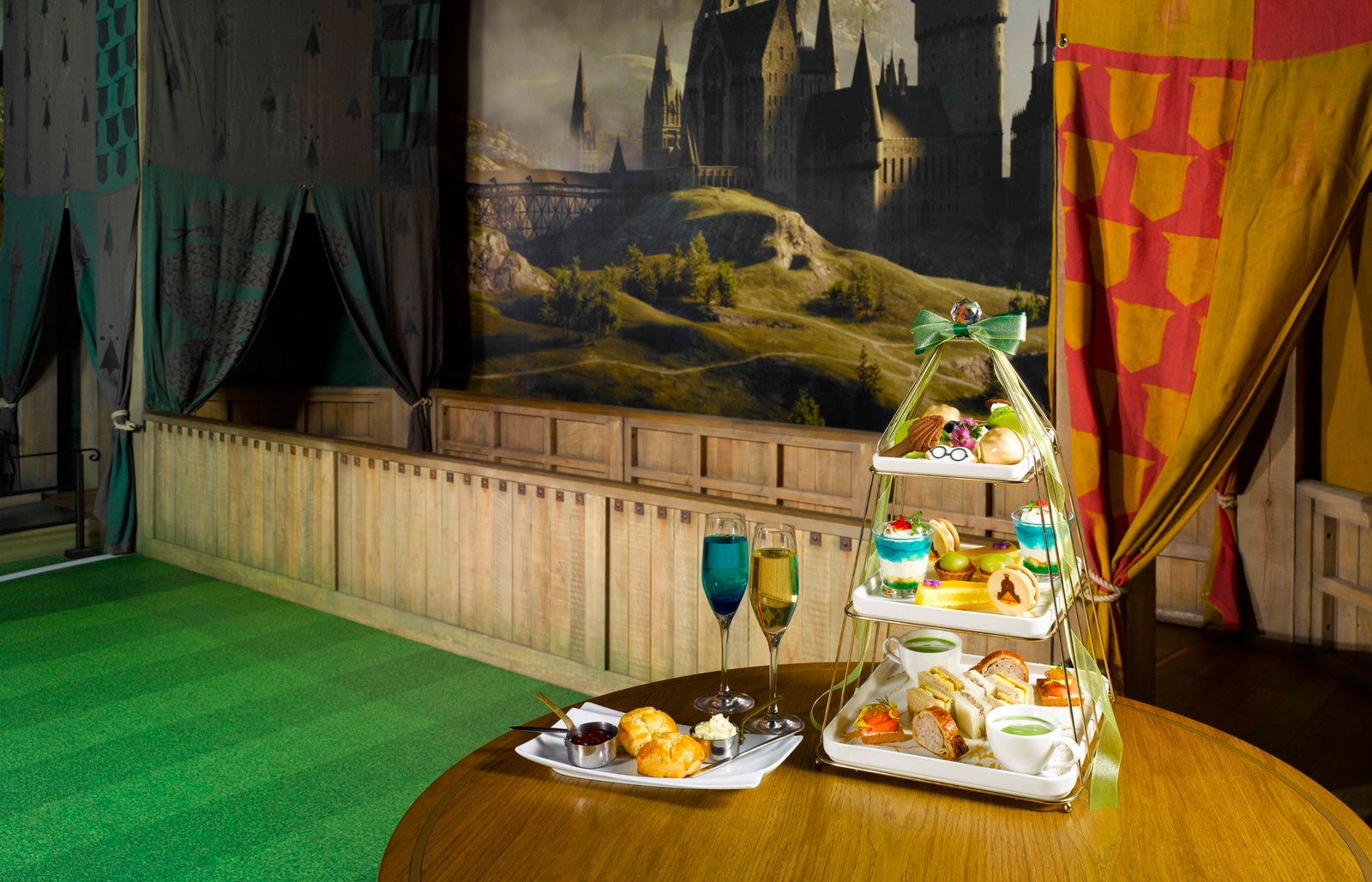 スタジオツアー東京、1周年記念アフタヌーンティー登場　映画『ハリー・ポッターと賢者の石』に着想