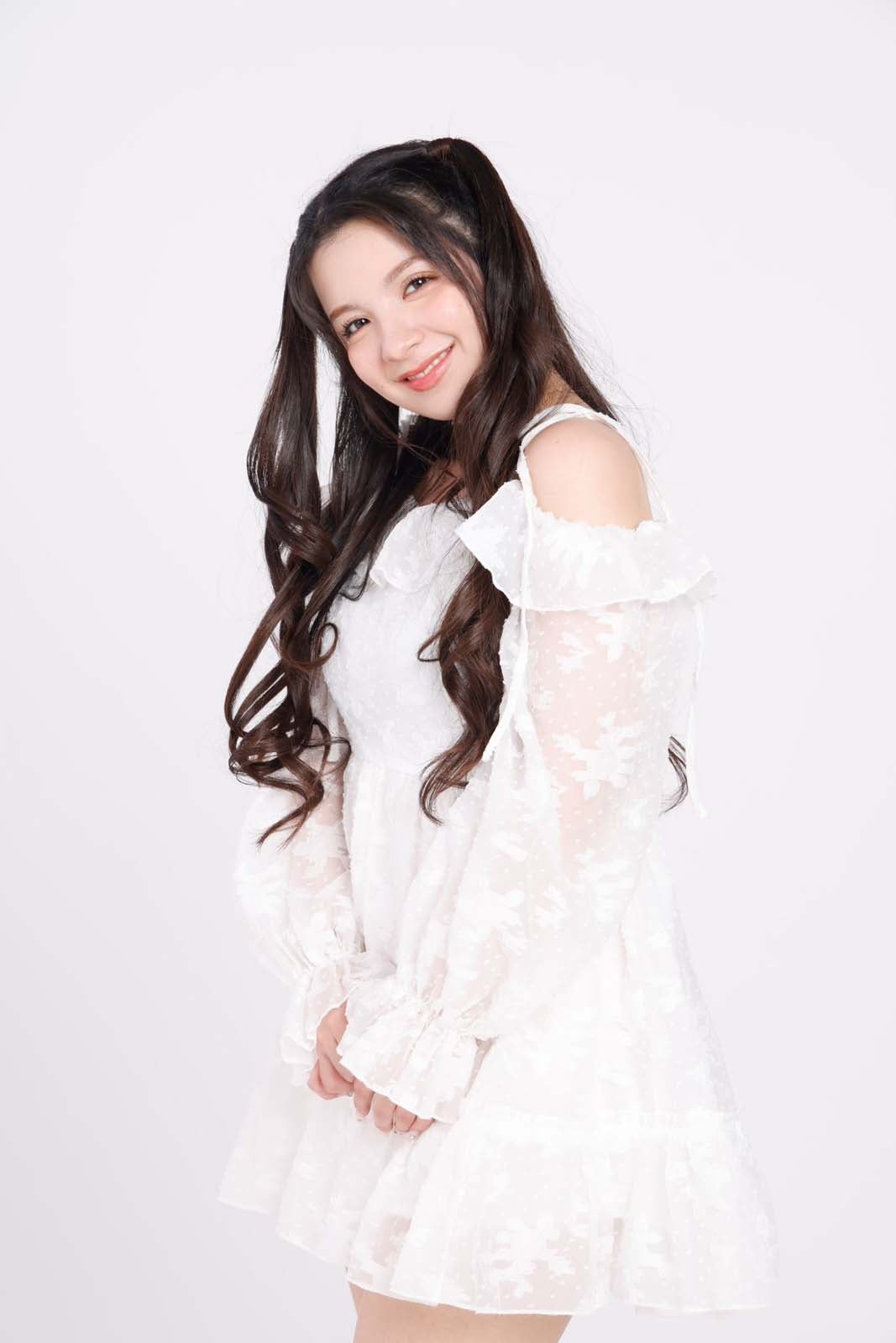 彩紋めい「Dark Idol」（C）ABEMA