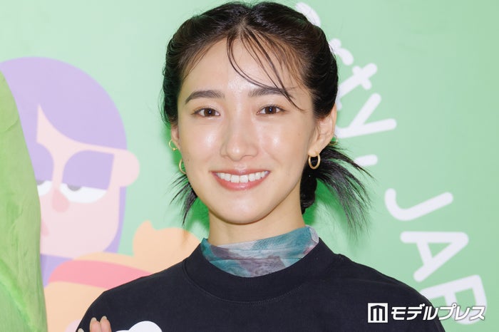浅野忠信の妻・中田クルミ、美スタイル際立つ水着姿披露 沖縄旅行満喫ショットに反響「旦那さんと？」「ヘルシーな色気」