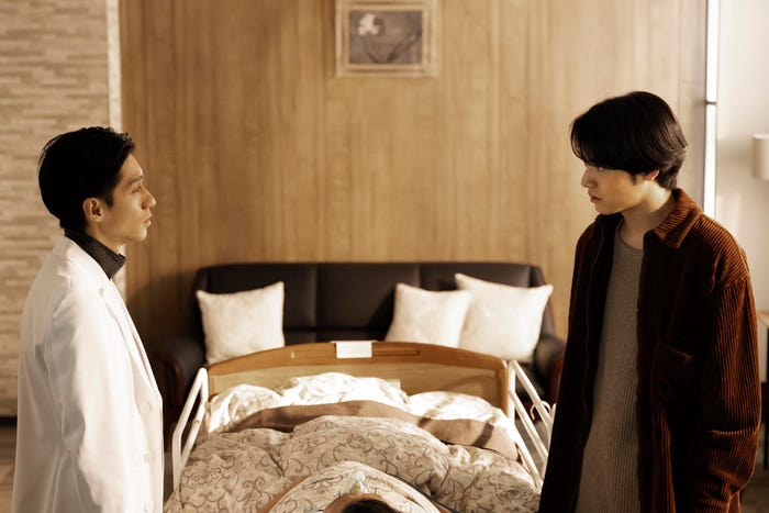 錦戸亮、赤楚衛二「Re:リベンジ-欲望の果てに-」第1話より(C)フジテレビ