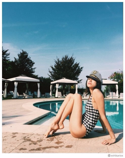 森星、美脚あらわな水着ショットに「異次元スタイル」「こんな曲線美見たことない」の声