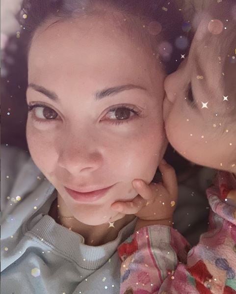 土屋アンナ 娘からの 寝起きチュウ 写真に反響 天使のkiss 朝からハッピー モデルプレス 土屋アンナ 娘からの 寝起きチュウ 写真に反響 天使のkiss 朝からハッピー モデルプレス
