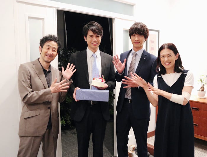 (左から)矢柴俊博、佐伯大地、福士蒼汰、鈴木保奈美(画像提供:所属事務所)