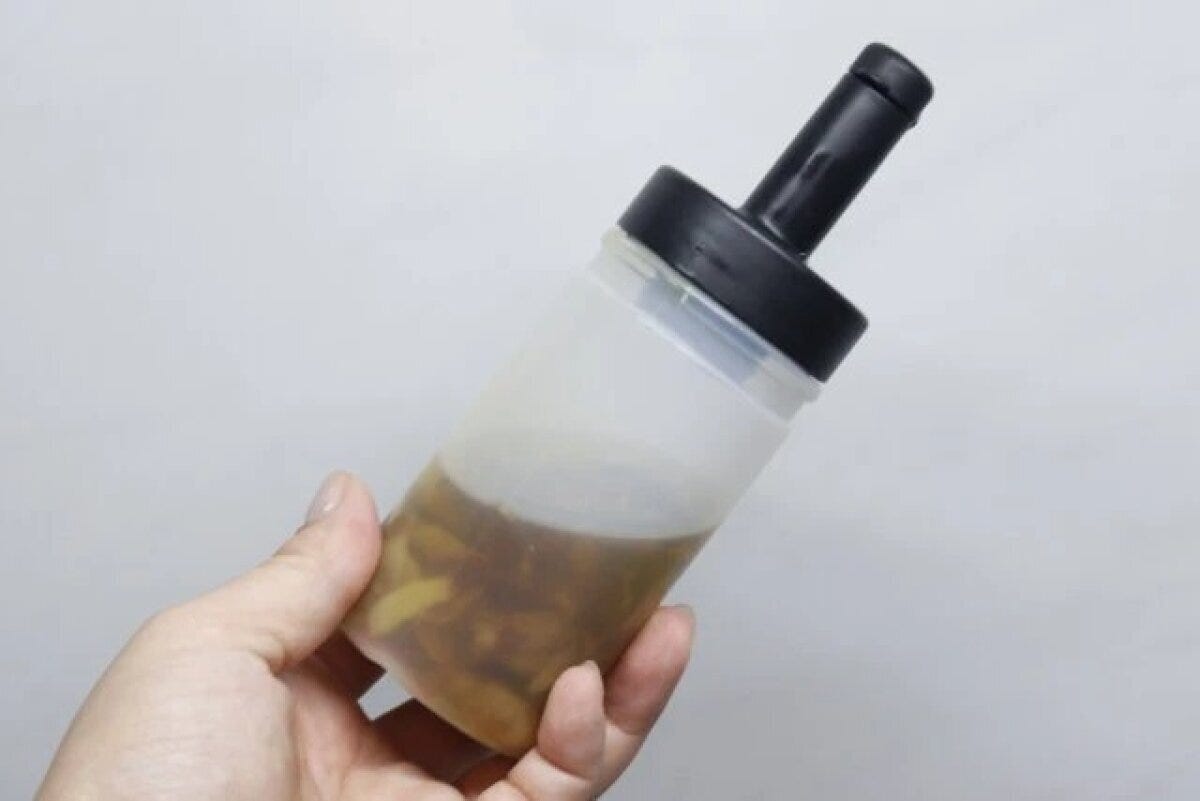 ダイソー　丸型フィルター付オイルボトル（250mL、細口）