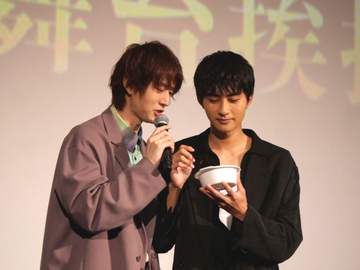 和田雅成＆高橋大翔 公開イチャコラにファン悶絶！あつあつおでんをフーフーして食べさせる