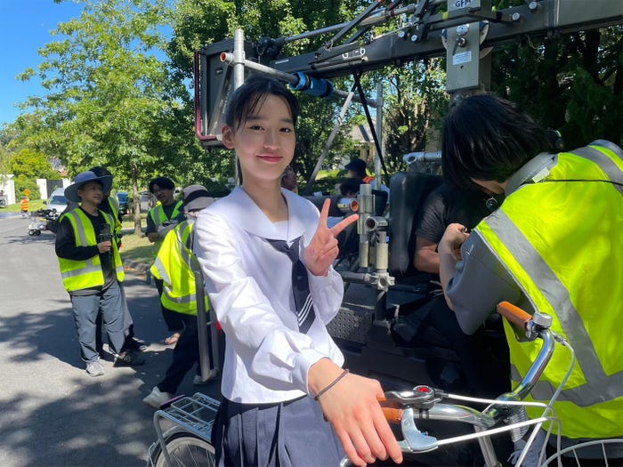 「ポカリスエット」CM撮影でのオフショット 椿(提供写真)