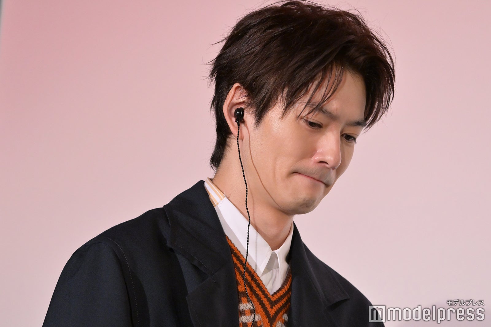 涙する岡田将生（C）モデルプレス