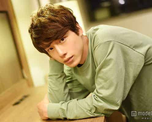 坂口健太郎、“学校イチのモテ男”役に共感と恐縮…「がつがつできない」マイペースな恋愛観も明かす モデルプレスインタビュー