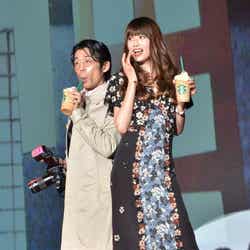 (左から)岡田義徳、ヨンア