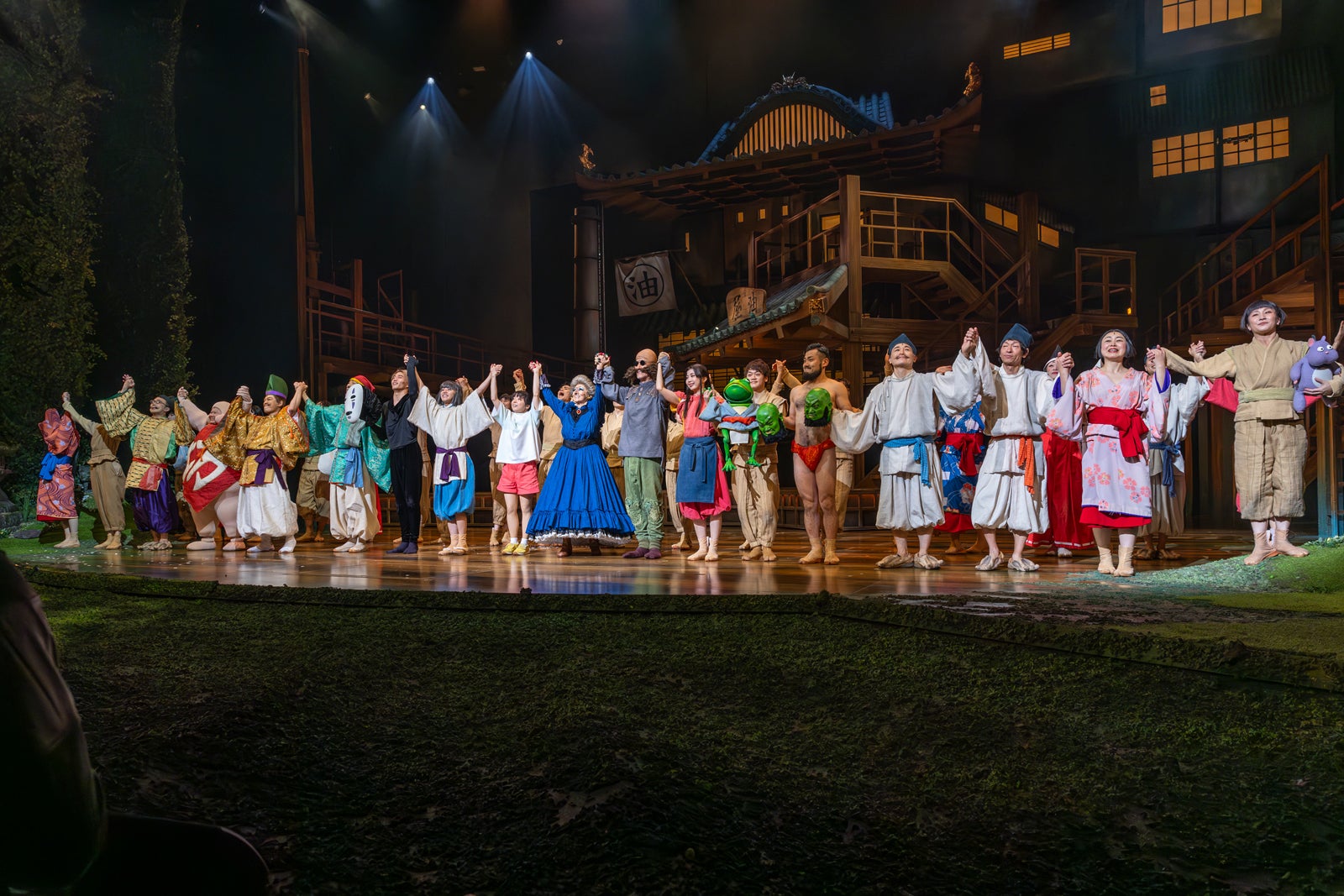 舞台「千と千尋の神隠し」（C）EllieKurttz