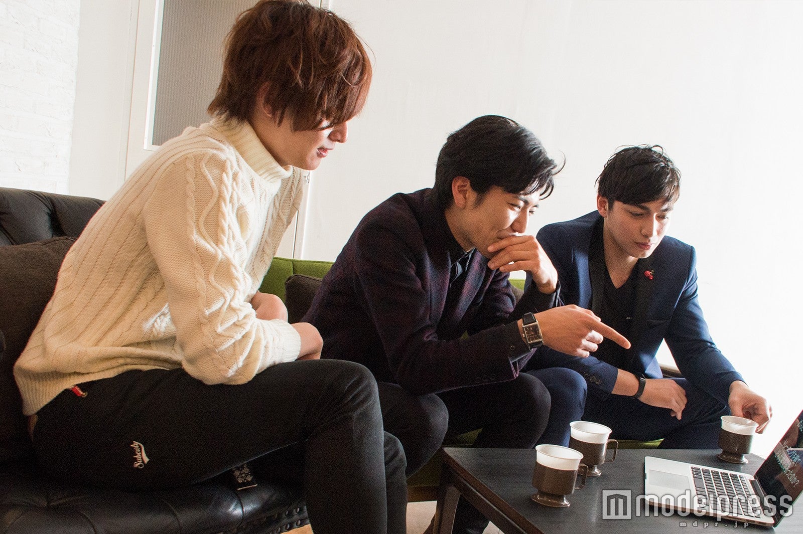 美ヒップにイケメン3人も驚き（C）モデルプレス