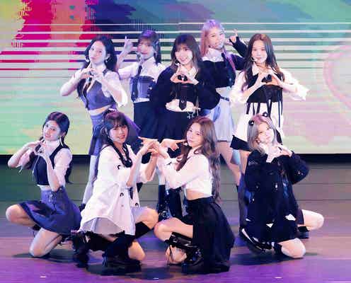 NiziU、初海外公演にファン熱狂 全18曲披露“ハッピーオーラ”で会場埋め尽くす