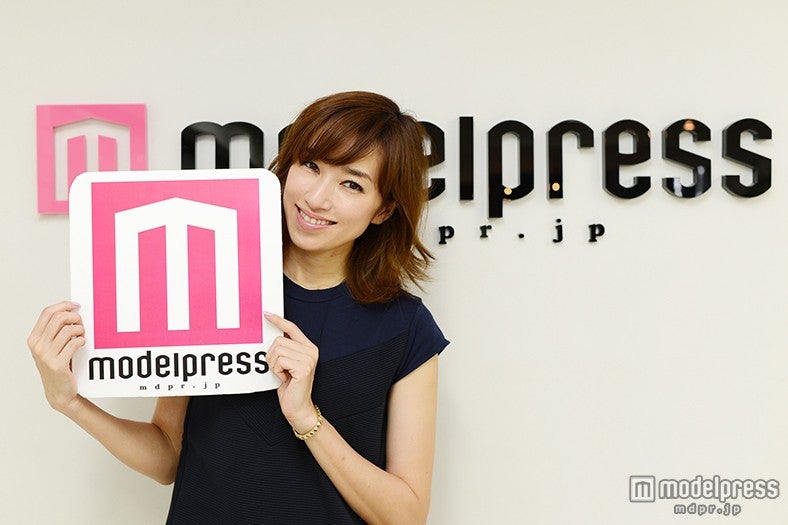 仁香がモデルプレス読者に基本姿勢とエクササイズを伝授