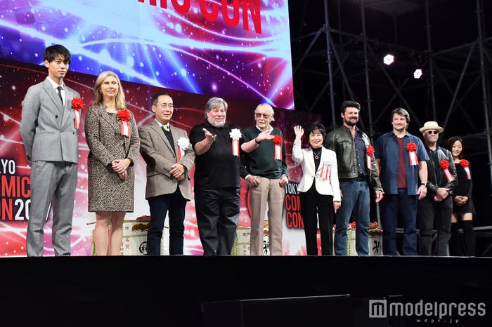 (左から)竹内涼真、マルゴ・キャリントン氏、胸組光明氏、スティーブ・ウォズニアック氏、スタン・リー氏、山東昭子参議院議員、カール・アーバン、ネイサン・フィリオン、マイケル・ルーカー、福原かれん(C)モデルプレス