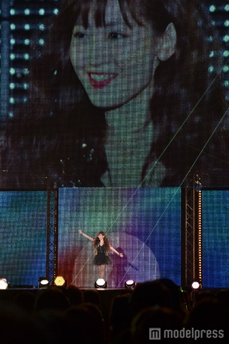 「第1回東京ランウェイ2012 S／S」に登場したAKB48小嶋陽菜