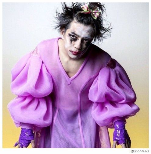 三浦翔平、白塗り奇抜ショットに驚きの声「超斬新」