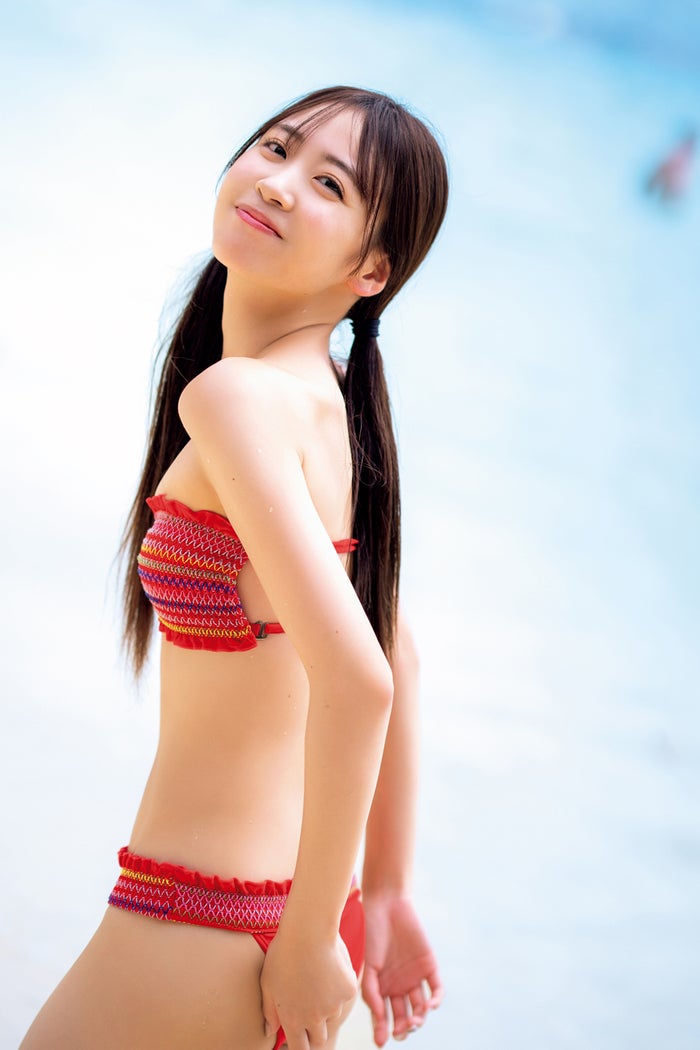 FRUITS ZIPPER櫻井優衣、素肌輝くビキニ姿 キュートな笑顔に釘付け